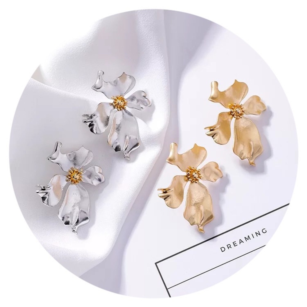 🌸 • Gorgeous Floral Drop Earrings • 🌸